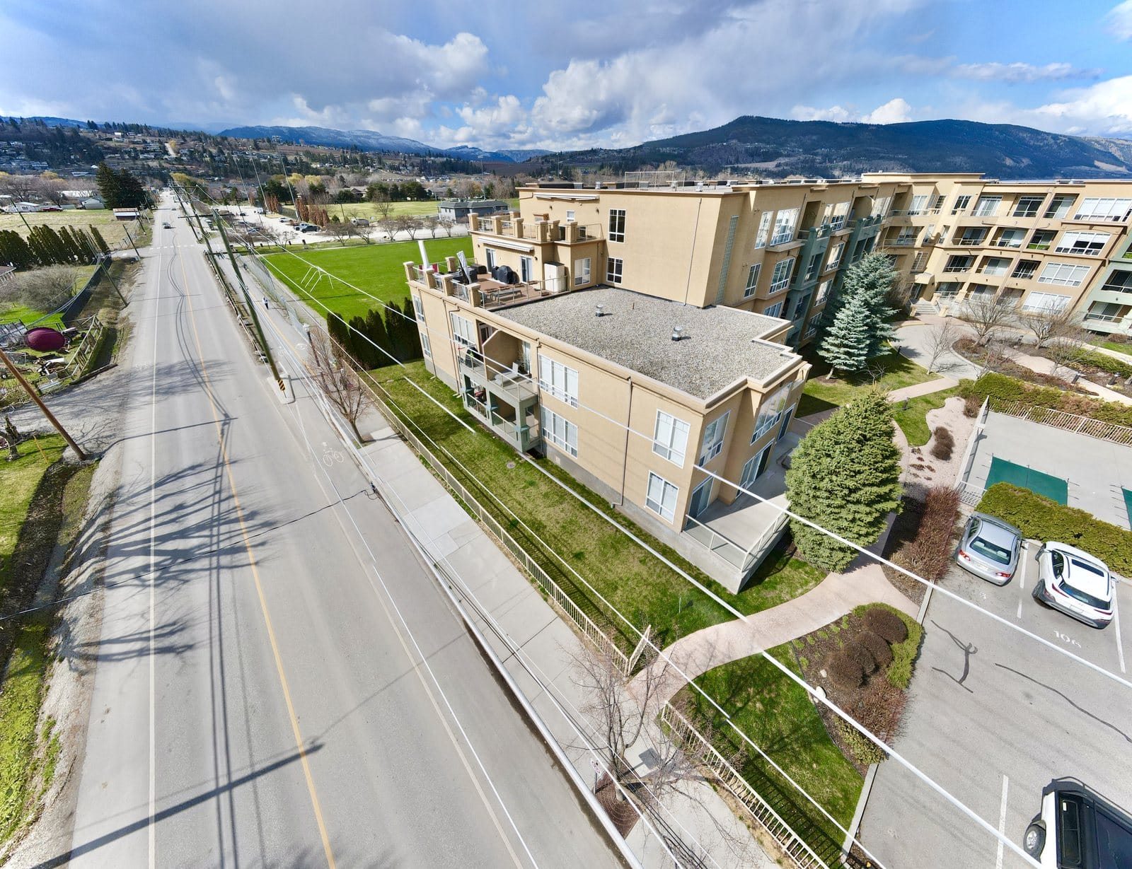 Woodsdale Road and the park from above