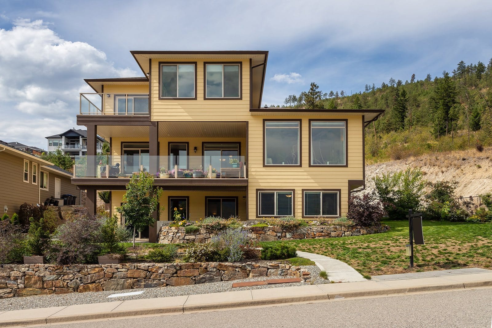 13492 Lake Hill Way from the street