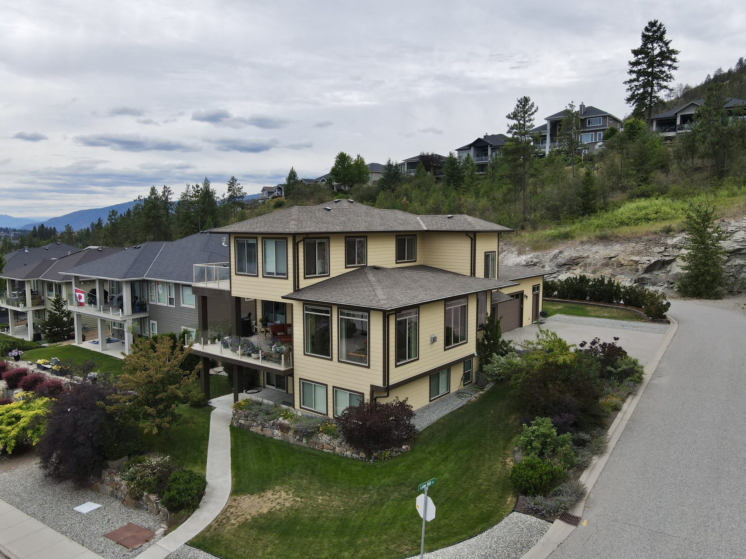 13492 Lake Hill Way, Lake Country