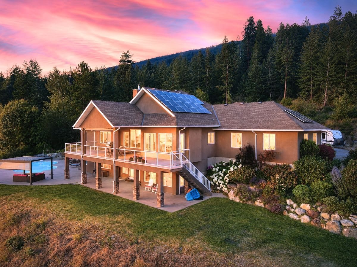 13615 Middle Bench Road, Lake Country